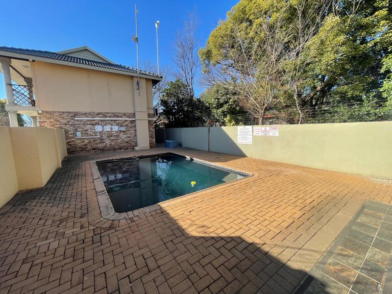 To Let 1 Bedroom Property for Rent in Kannoniers Park North West